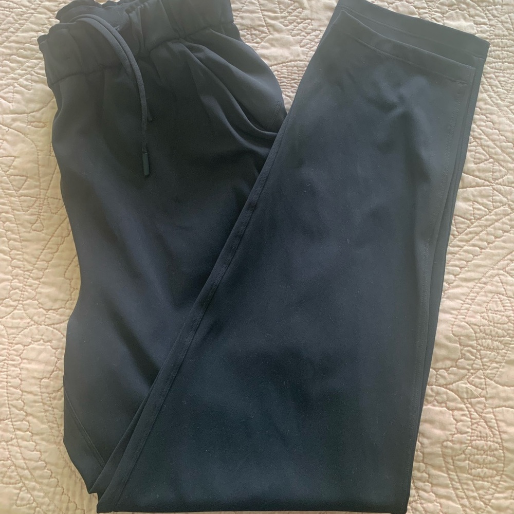 Lululemon elastic waist black cropped pants